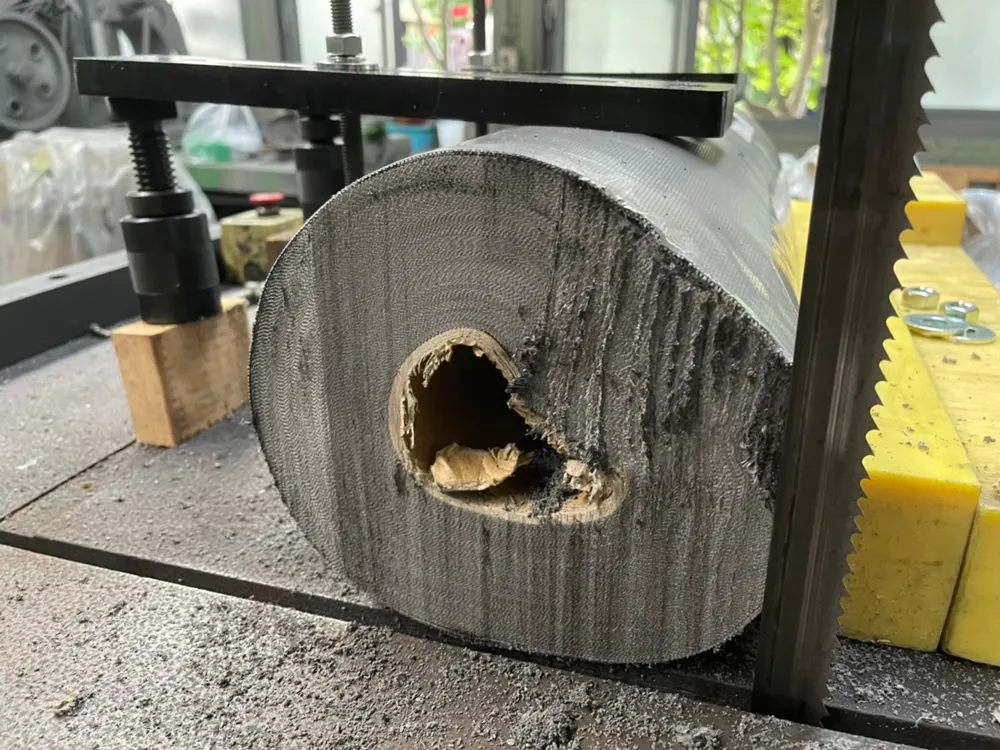 Échantillon coupé 6 : pièce sciée sur une scie à ruban verticale Sheng Woei